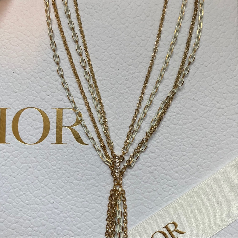 Chunky chain necklace with lariat design